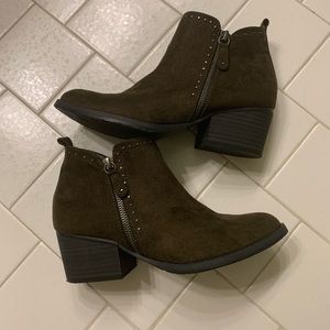 Sonoma Olive Booties Sz 7